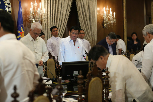 President Rodrigo Roa Duterte presides over the 12th Cabinet Meeting at the State Dining Room in Malacañang on February 7, 2017. ROBINSON NIÑAL JR./Presidential Photo