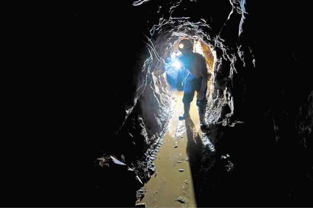 TUNNEL TRAP This miner in Benguet province and his family are among the hundreds of thousands of peoplewho would suffer from the closure of 23 mines in the country. —INQUIRER FILE PHOTO