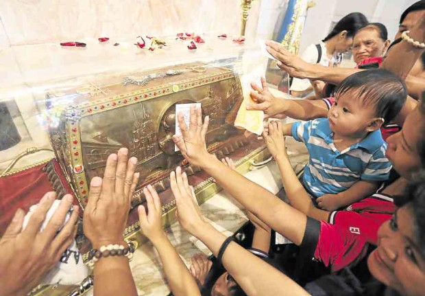 A special reliquary houses the relics of St. Therese of the Child Jesus’ parents which will be in the country until Feb. 28. –MARIANNE BERMUDEZ