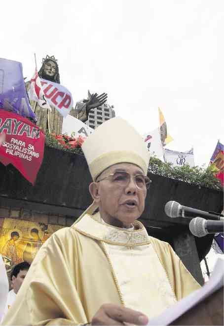 MESSAGE TO SIN Archbishop Socrates Villegas seeks the guidance of the late Jaime Cardinal Sin, a leading figure in the Edsa People Power Revolution. INQUIRER FILE PHOTO
