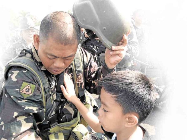 A child befriends a soldier in Camarines Sur (INQUIRER FILE PHOTO / JUAN ESCANDOR, INQUIRER SOUTHERN LUZON)