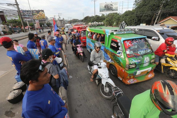 Protesting public utility drivers in Cebu appeal to fellow drivers to stop plying their routes and support the transport strike. TONEE DESPOJO/CDN