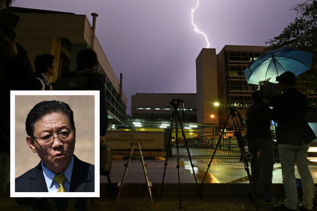 A lightning bolt lights up the night sky during a thunderstorm as journalists camp outside the forensics wing of the Hospital Kuala Lumpur in the Malaysian capital on February 20, 2017, where the body of a North Korean man suspected to be Kim Jong-Nam, half-brother of North Korean leader Kim Jong-Un, is being kept.  North Korea and Malaysia on February 20 exchanged barbs over the investigation into the killing of leader Kim Jong-Un's brother, as footage emerged of the moment he was fatally attacked in Kuala Lumpur airport. / AFP PHOTO / MOHD RASFAN