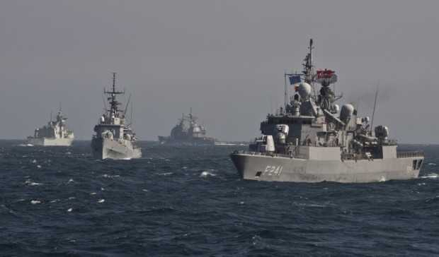 War ships of the NATO Standing Maritime Group-2 take part in a military drill on the Black Sea, 60km from Constanta city March 16, 2015. NATO Standing Maritime Group-2 (SNMG-2) is one of four groups multinational naval NATO forces and is headed by US Admiral Brad Williamson. The group consists of four frigates from Canada, Turkey, Italy and Romania, a cruiser (US ship commander) and an auxiliary vessel from Germany. AFP PHOTO DANIEL MIHAILESCU / AFP PHOTO / DANIEL MIHAILESCU