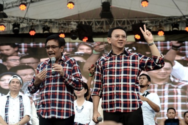 This picture taken on February 11, 2017 shows Jakarta's governor Basuki Tjahaja Purnama (R) and his running mate Djarot Saiful Hidayat as they greet supporters during their final campaign rally in Jakarta. Jakarta's Christian governor will fight to cling on to his job at polls this week despite standing trial for blasphemy, in a saga that has fuelled concerns about religious intolerance in the Muslim-majority nation. Basuki Tjahaja Purnama will on February 15 face two prominent Muslim candidates in the race to lead the Indonesian capital, a megacity of 10 million, as local elections take place across the country. / AFP PHOTO / GOH Chai Hin / TO GO WITH Indonesia-election-religion-Islam, ADVANCER by Sam Reeves