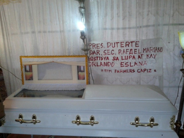 The wake for Orlando Eslana was held at the tent put up by land beneficiaries who have occupied a dispute land in Capiz (Contributed photo)