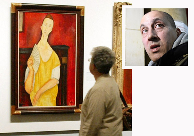(FILES) This file photo taken on May 21, 2004 shows a visitor looking at the painting "La Femme à l'éventail" (Woman with a Fan) by Amedeo Modigliani during an exhibition at The Jewish Museum in New York. Vjeran Tomic, a burglar dubbed "Spiderman", notorious for daring acrobatic heists, is on trial since January 30, 2017, for a $100-million art heist in 2010 that saw works by Picasso and Matisse stolen from a Paris gallery. / AFP PHOTO / Don EMMERT
