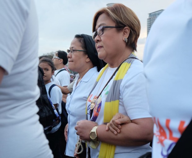 Senator Leila De Lima joins the Walk for Life against the death penalty and extra-judicial killings to Saturday’s prayer rally at the Quirino Grandstand, Manila, February 18, 2017. NIÑO JESUS ORBETA / Philippine Daily Inquirer