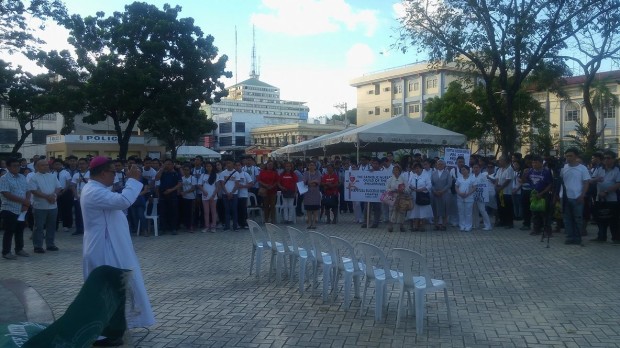Pro-life advocates hold a prayer rally in downtown Cebu. CEBU DAILY NEWS