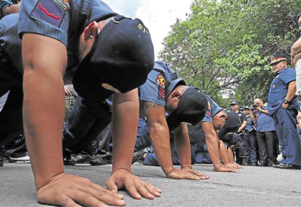 Policemen being linked to crimes committed against Koreans in Angeles City, Pampanga province, are made to do pushups by their boss, Director General Ronald “Bato” dela Rosa, at a recent confrontation between supposedly rogue members of the police force and the national police chief in Camp Crame, the Philippine National Police headquarters. —EDWIN BACASMAS