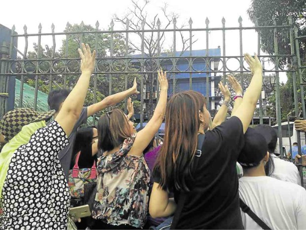 Supporters wave at Angel Manalo outside the Camp Karingal building where he and 31 others were detained after Thursday’s raid.—Jhesset O. Enano 