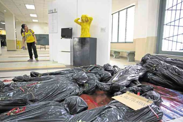 The “Hudyat” exhibit features a pile of “corpses” in trash bags—put together by artist Antipas Delotavo—depicting the spate of extrajudicial killings targeting small-time drug suspects.—photos by KIMBERLY DELA CRUZ