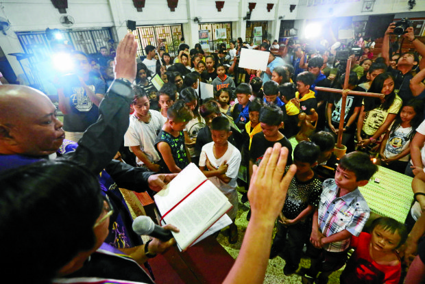 GATHERING THE THREATENED FLOCK A prayer service calling for a stop to extrajudicial killings linked to the drug war and campaigning against the Duterte administration’s move to lower the minimum age of criminal responsibility gathers children at the Iglesia Filipina Independiente Cathedral on Taft Avenue, Manila, on Saturday.—Marianne Bermudez