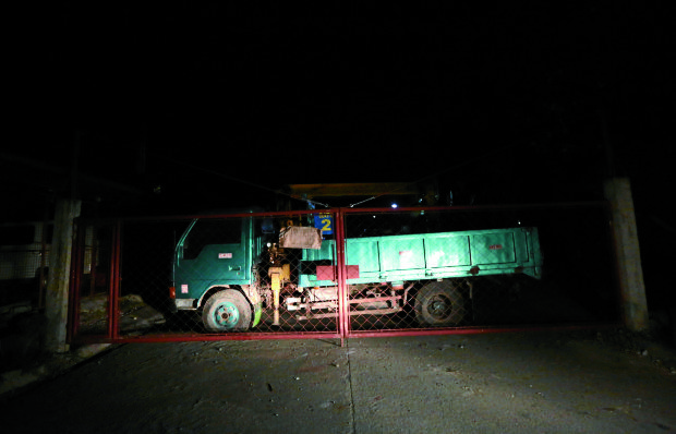 Residents of La Solidaridad Estates in Barangay San Isidro in Rodriguez, Rizal, block one of the gates of the community with a truck to deter settlers from occupying vacant houses in the village. —GRIG C. MONTEGRANDE