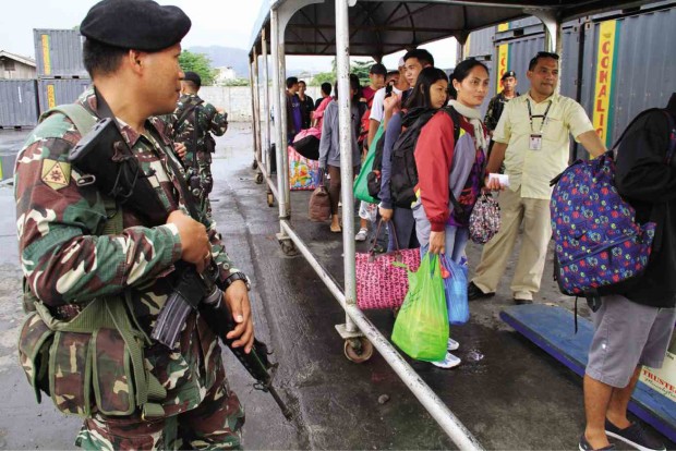 SOLDIERS enforce tight security measures at the Iligan City port following a series of bombings in Cagayan de Oro, Cotabato City and other parts of Mindanao. RICHEL V. UMEL/INQUIRER MINDANAO Read more: https://newsinfo.inquirer.net/465047/army-execs-rebel-leaders-on-khilafah-what-is-it#ixzz4caa2XLDV Follow us: @inquirerdotnet on Twitter | inquirerdotnet on Facebook