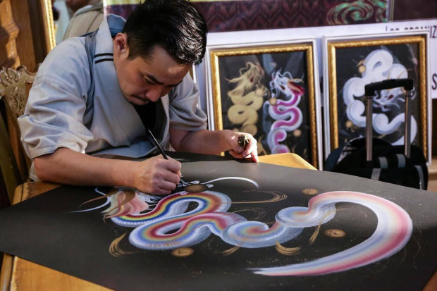ARTIST For the Hungry--renowned Japanese artist Keisuke Teshima, one of only four artists in the world to master the ancient painting technique known as “One-Stroke Dragon”, does what he does best.and for a cause -to help Duterte's kitchen. CONTRIBUTED PHOTO