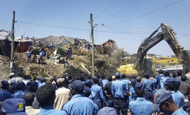 Cops at perimeter of garbage dump landslide - 12 March 2017