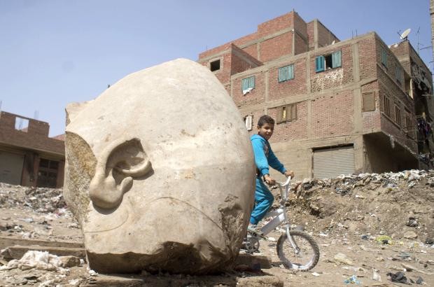 Giant statue found in Cairo - 10 March 2017