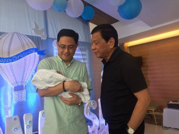 Manases Carpio shows Marko Digong to his grandfather, President Rodrigo Duterte, during the baptism reception for the child in Davao City, on Mar. 16, 2017. (Photo courtesy of the Davao City Information Office)