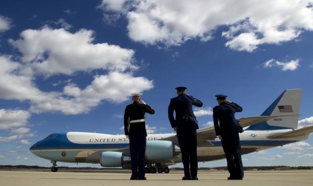 Military personnel salute Air Force One - 2 March 2017
