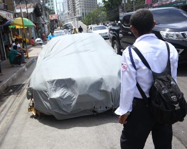 The Nissan sports car driven by David Go Lim Sr. which figured in an accident early Saturday that killed a fish dealer. Lito Tecson/CEBU DAILY NEWS 