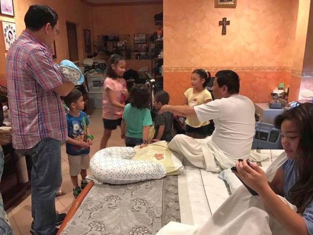 Rodrigo Duterte in his room with his grandchildren - 28 March 2017