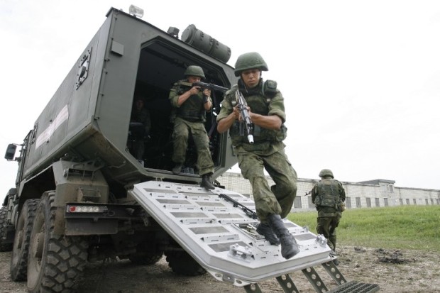Russian Special Forces soldiers from the army's Intelligence unit comes out of a Taifun (Typhoon), a mine-resistant armoured vehicle, at a training ground during a military drill near the village of Molkino, Krasnodar region, on July 10, 2015.  AFP PHOTO / SERGEI VENYAVSKY / AFP PHOTO / SERGEI VENYAVSKY