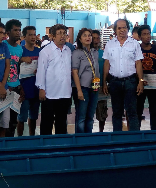 Vice President Leni Robredo leads the distribution of paddle boats to the fishermen of Maribojoc and Panglao in Bohol, on March 2, 2017.  On the sidelines of the event, she expressed alarm at the haste by which the House of Representatives passed the restoration of the death penalty for drug trafficking cases. (PHOTO BY LEO UDTOHAN / INQUIRER VISAYAS)