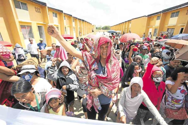 Kadamay members from the Bulacan towns of Balagtas and Bocaue set up a barricade in Pandi Heights III, a government housing project in Pandi town where the group occupied vacant units. —NIÑO JESUS ORBETA
