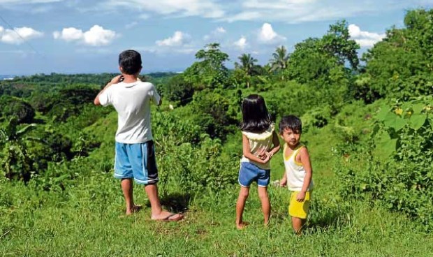 Children of Barrio Visaya and Sitio Ricafort in San Jose del Monte City in Bulacan look over the land where their parents plant crops. —PHOTOS BYMATTHEWREYSIO-CRUZ