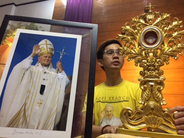 The first class blood relic of Saint Pope John Paul II is at the Our Lady of Veritas chapel in Quezon City in commemoration of the saint’s 12th death anniversary on April 2. NIÑO JESUS ORBETA / Philippine Daily Inquirer