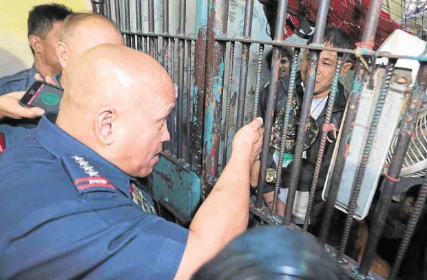 Supt. Lito Cabamongan gets an earful from a livid PNP chief.   —GRIG C. MONTEGRANDE