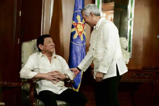 CITIZENSHIP ISSUE Malacañang is supporting Foreign Secretary Perfecto Yasay Jr., shown in this photo taken in January last year with President Duterte, despite questions about Yasay’s American citizenship. —INQUIRER FILE PHOTO