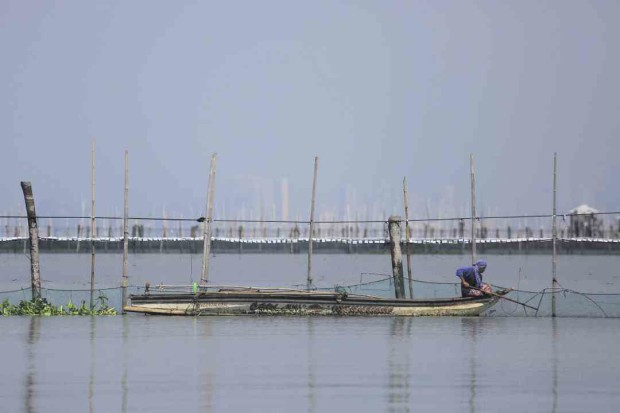 The government’s campaign to turn Laguna de Bay into an ecotourism zone will see the removal of commercial fish pens in the lake. —REM ZAMORA