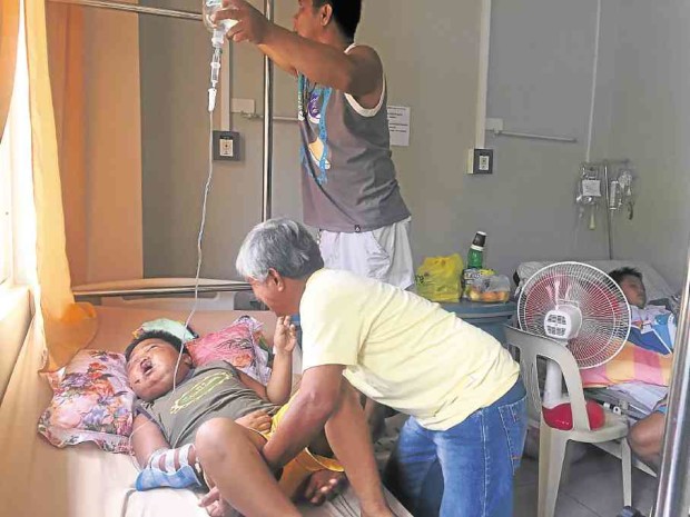 A 7-year-old boy wails in pain as he is transferred to a trauma ward at Veterans Regional Hospital in Bayombong, Nueva Vizcaya. His mother and an aunt, who also survived the crash, are in another hospital in Bambang town. — MELVIN GASCON 