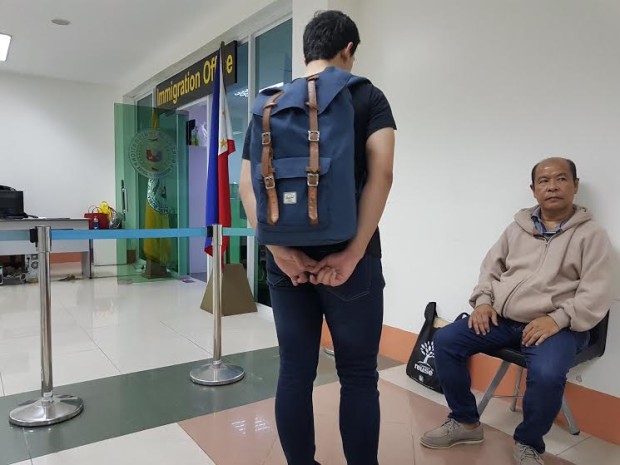Retired SPO3 Arturo Lascañas, the self-confessed Davao hitman who implicated President Duterte in the vigilante group's grisly killings, waits at the immigration area before his flight out of the Philippines on Apr. 8, 2017. (PHOTO BY NIKKO DIZON / INQUIRER)