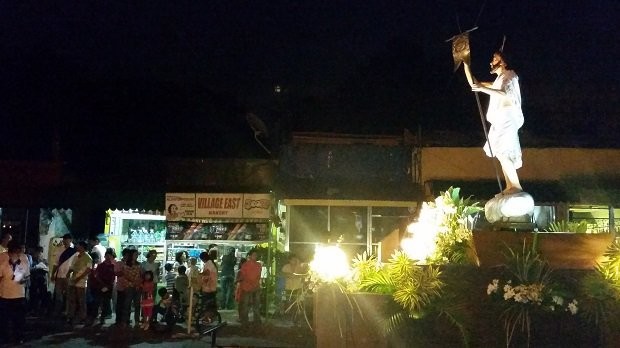 Members of Holy Trinity Parish in Cainta, Rizal, wait for the ‘Salubong’ procession to start before dawn Easter Sunday, April 5, 2015, in Village East Executive Homes. Rizal was one of the provinces expected to be hit by typhoon Chedeng before it was downgraded by Pagasa to a tropical depression early Sunday. CENON B. BIBE JR./INQUIRER.NET