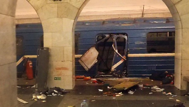 A picture shows the damaged train carriage at Technological Institute metro station in Saint Petersburg on April 3, 2017. Around 10 people were feared dead and dozens injured Monday after an explosion rocked the metro system in Russia's second city Saint Petersburg, according to authorities, who were not ruling out a terror attack. / AFP PHOTO / STR / ALTERNATIVE CROP