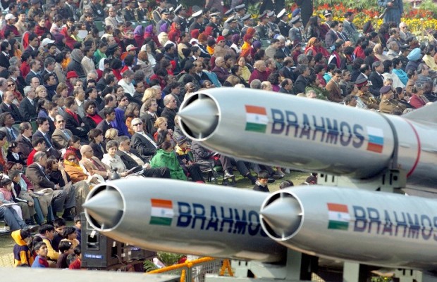Brahmos cruise missiles, built by India and Russia, are paraded in front of spectators during India's Republic Day celebrations in New Delhi, 26 January 2004.  India celebrated its 55th Republic Day with a large military parade and folk performances. AFP PHOTO/Emmanuel DUNAND / AFP PHOTO / EMMANUEL DUNAND
