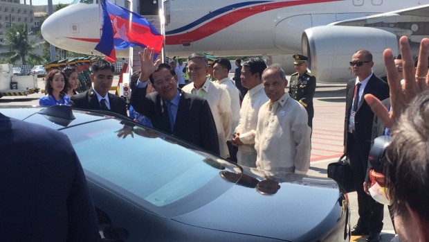 Cambodian Prime Minister Hun Sen arrives at the Naia terminal 2. MARC JAYSON CAYABYAB/INQUIRER.net