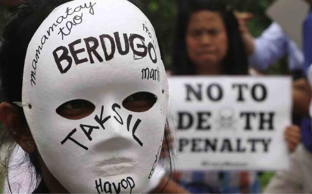 Protests against the restoration of the death penalty are growing among students of Catholic schools, like this youth wearing a mask to denounce the violence-oriented way that authorities want to prevent crimes. —EDWIN BACASMAS