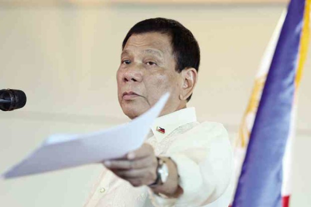 President Duterte shows off a bunch of papers claiming those contained a list of unpaid taxes of owners of Philippine Daily Inquirer, which he is lambasting for its coverage of extrajudicial killings.  —MALACAÑANG PHOTO