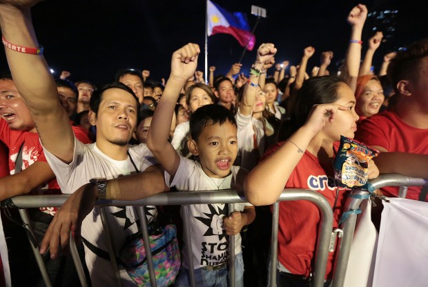 "PALIT BISE" / APRIL 2, 2017 Supporters of President Rodrigo Duterte gather in Rizal Park on Sunday, April 2, 2017 to call for the ouster of Vice President Leni Robredo. INQUIRER PHOTO / GRIG C. MONTEGRANDE