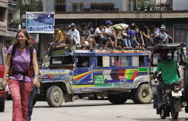 PROVINCIAL RIDE The scarcity of mass transportation in remote areas in the Cordillera has forced residents and tourists to travel “topload,” squeezing themselves on top of aging jeepneys.  —EV ESPIRITU
