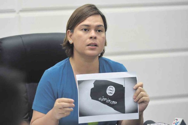 DAVAO ON ALERTMayor Sara Duterte appeals to Davao City residents to report to authorities anyone they see displaying or sporting the insignia of the Islamic State as security measures are heightened in the home city of President Duterte following the declaration of martial law in Mindanao.  —PHOTO COURTESY OF DAVAO CITY INFORMATION OFFICE
