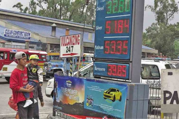 FILL ’ER UP  Fuel prices are higher by an average of P14 per liter in Baguio City, forcing some visitors to gas up in nearby provinces like Pangasinan and La Union.  —EV ESPIRITU