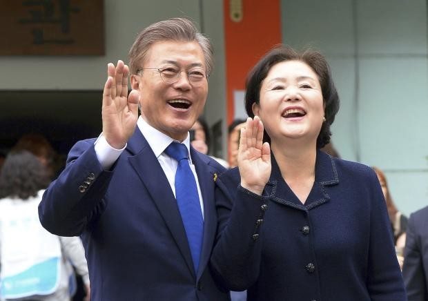 Moon Jae-In with wife Kim Jung-suk - 9 May 2017