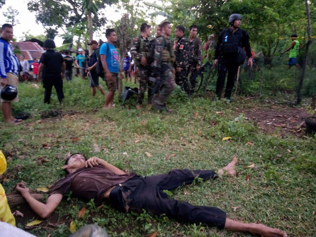 Suspected Abu Sayyaf member "Asis" lies dead in Barangay Lawis, Calape, Bohol, hours after his companion, Abu Ubayde, was killed in the same town by security forces on May 15, 2017. (PHOTO BY LEO UDTOHAN / INQUIRER VISAYAS)