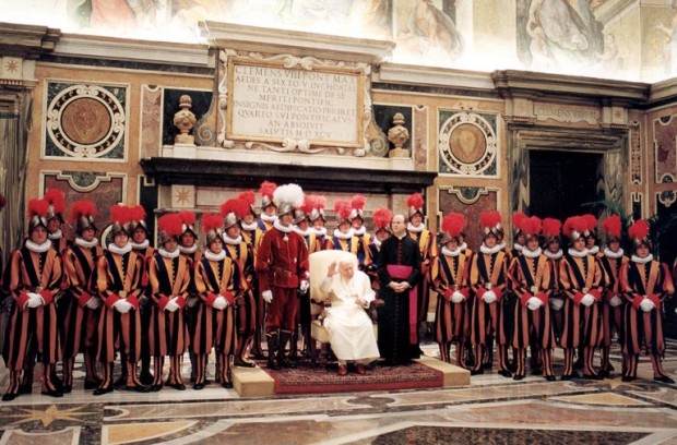 Pope John Paul II sits in Clementina Hall, in the Vatican, 06 May 2002 as he is surrounded by the 23 recruits of the Swiss Guards, who will be sworn in later today. The Swiss Guards are traditionally responsible for the Pontiff's security since 06 May 1527. AFP PHOTO VATICAN POOL/-/pal-MS / AFP PHOTO / VATICAN POOL