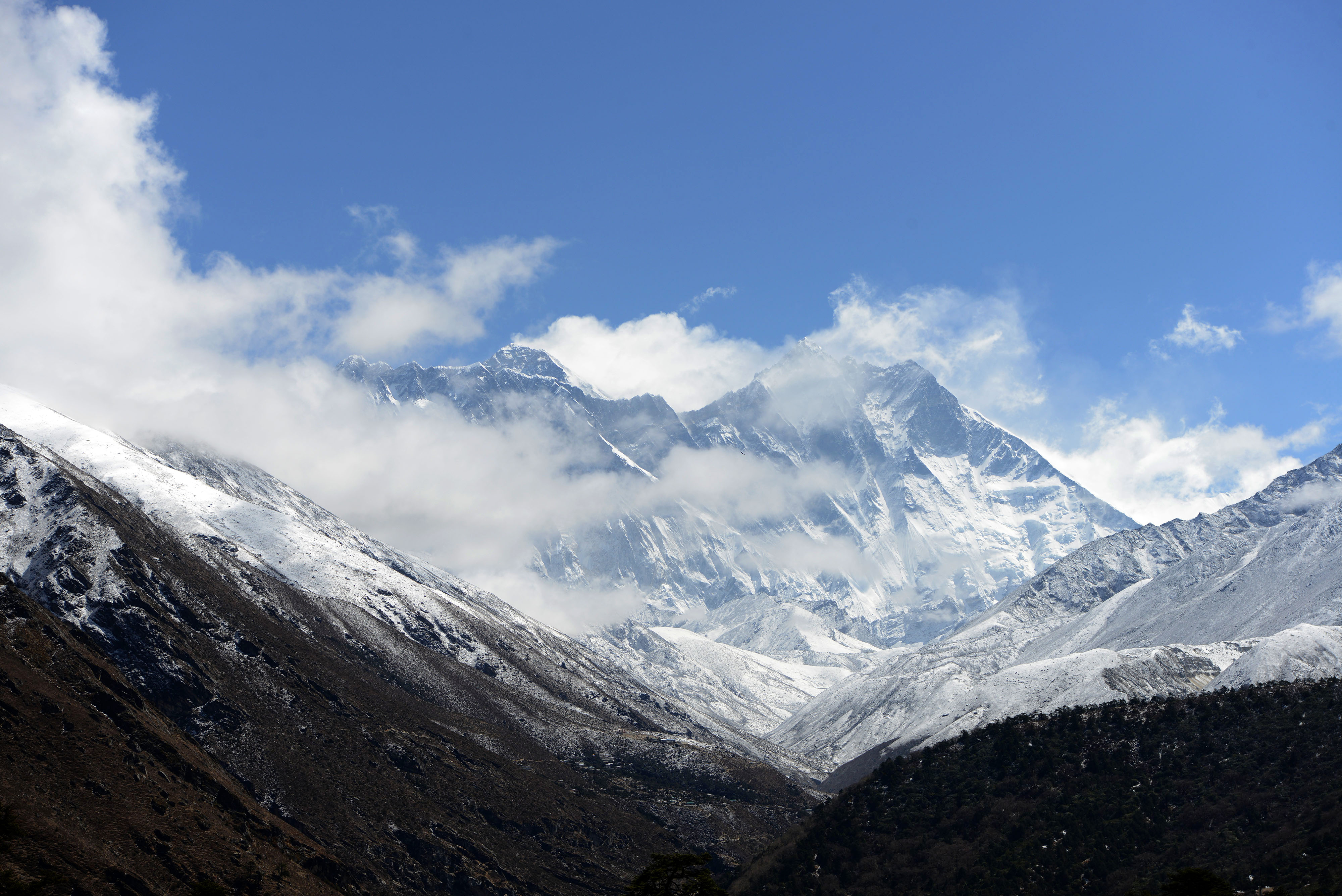 Наивысшая точка гор гималаи. Гора Эверест (Джомолунгма). Гималаи. Непал Эверест. Маунт-Эверест (Гималаи). Вид на Эверест с Домбая.